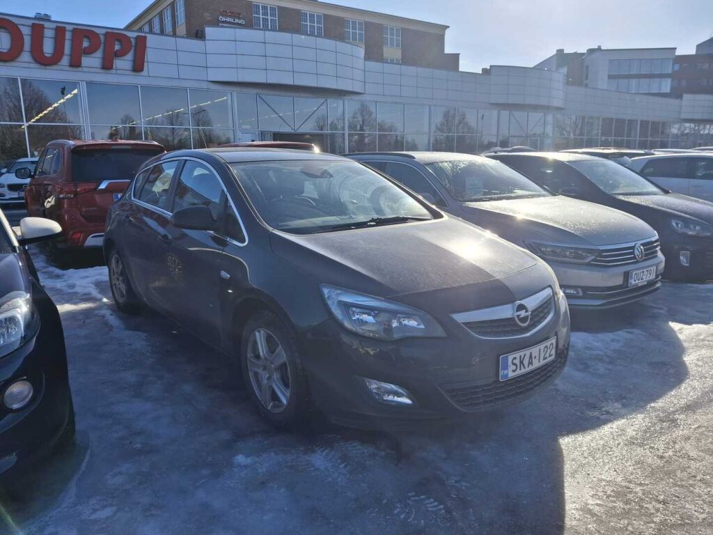Opel Astra 2010 Musta