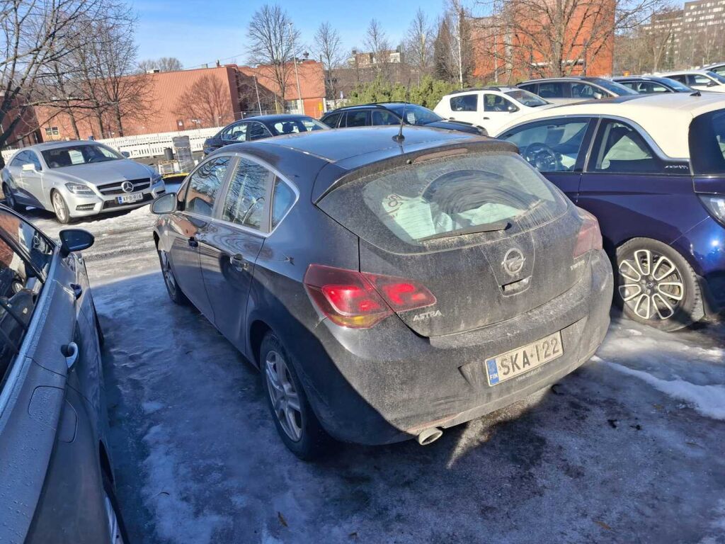 Opel Astra 2010 Musta