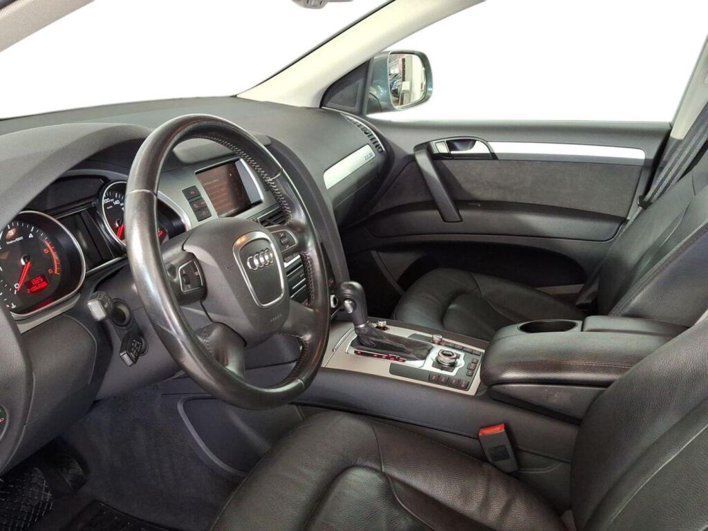 Audi Q7 2010 Harmaa