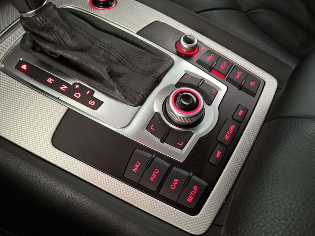 Audi Q7 2010 Harmaa