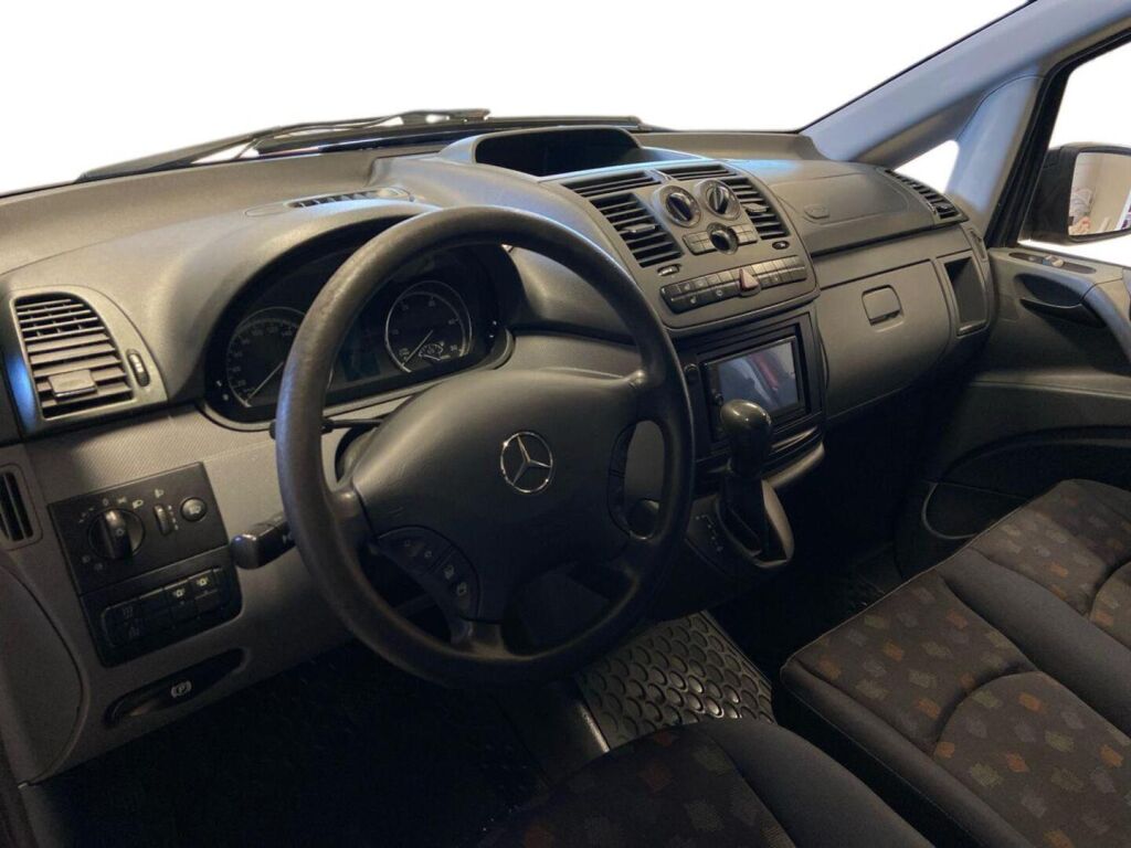 Mercedes-Benz Vito 2010 Punainen