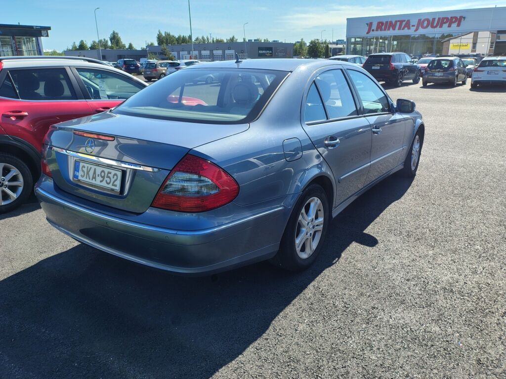 Mercedes-Benz E 2006 Sininen