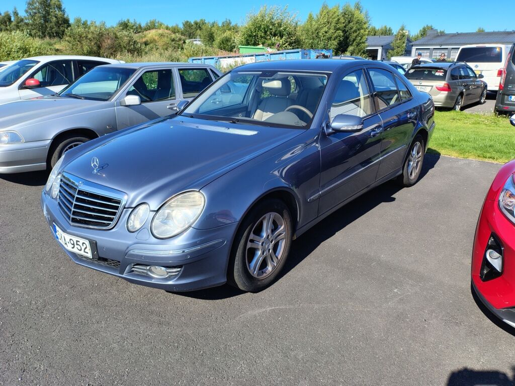 Mercedes-Benz E 2006 Sininen
