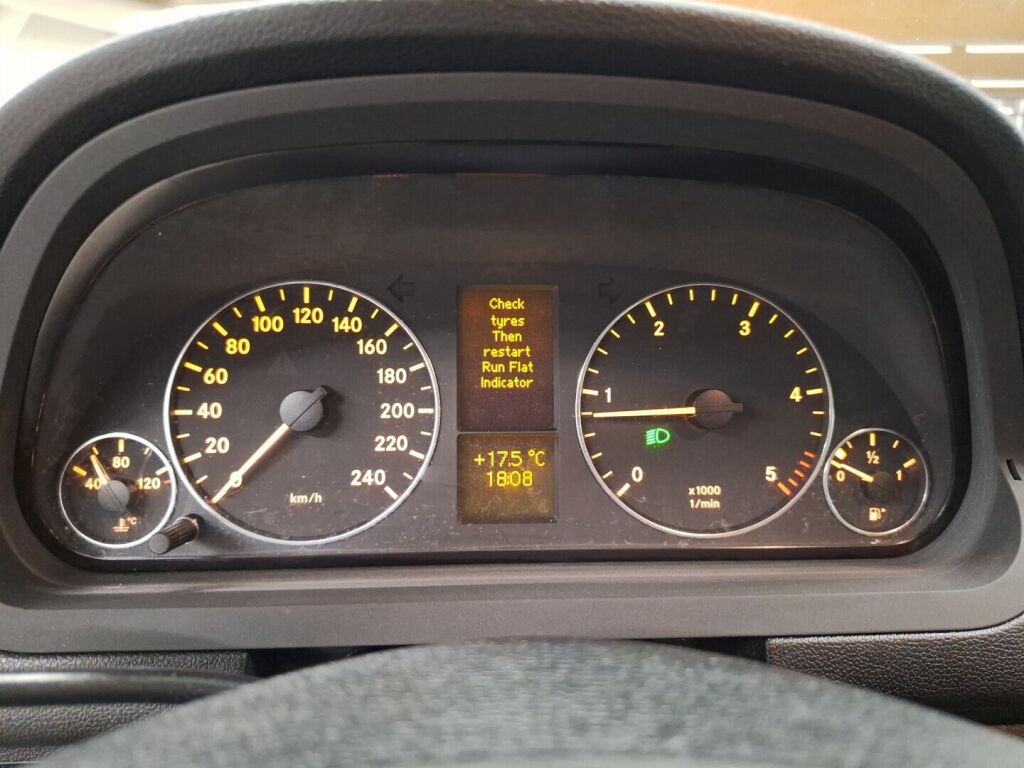 Mercedes-Benz A 2010 Punainen