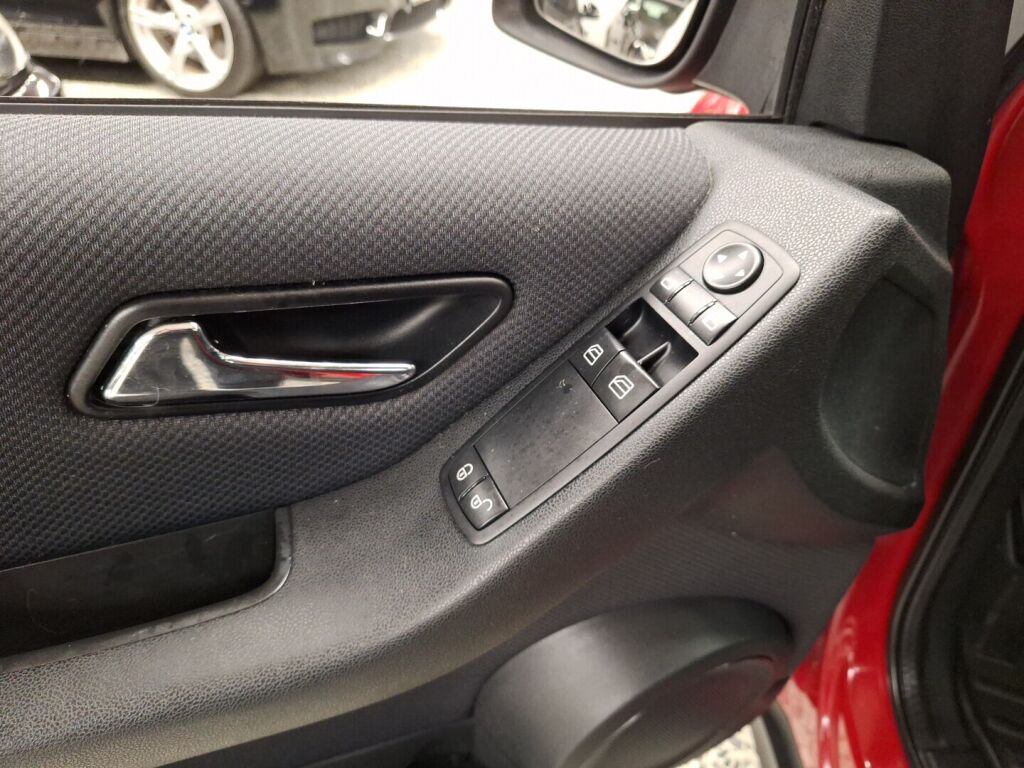 Mercedes-Benz A 2010 Punainen