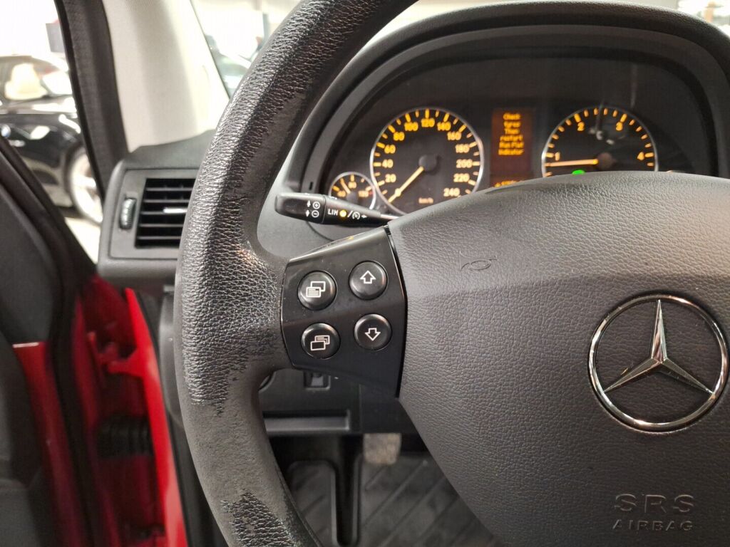 Mercedes-Benz A 2010 Punainen