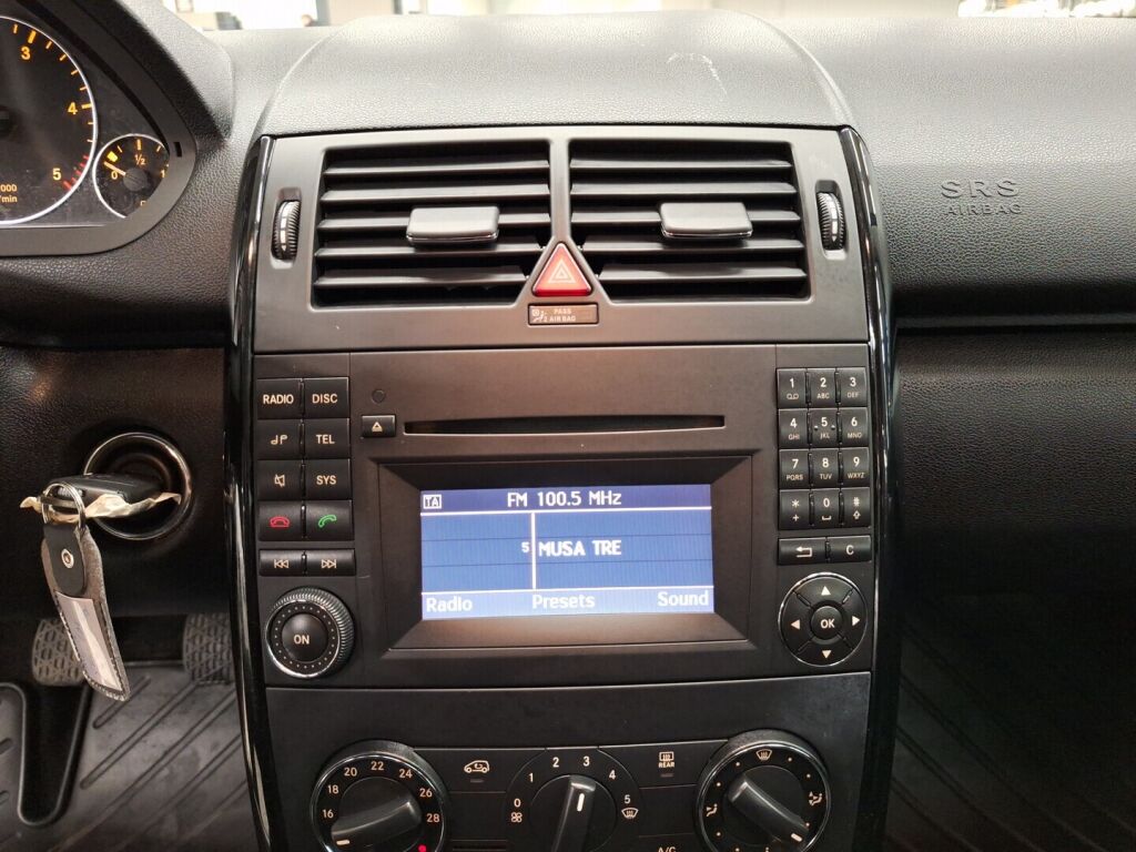 Mercedes-Benz A 2010 Punainen