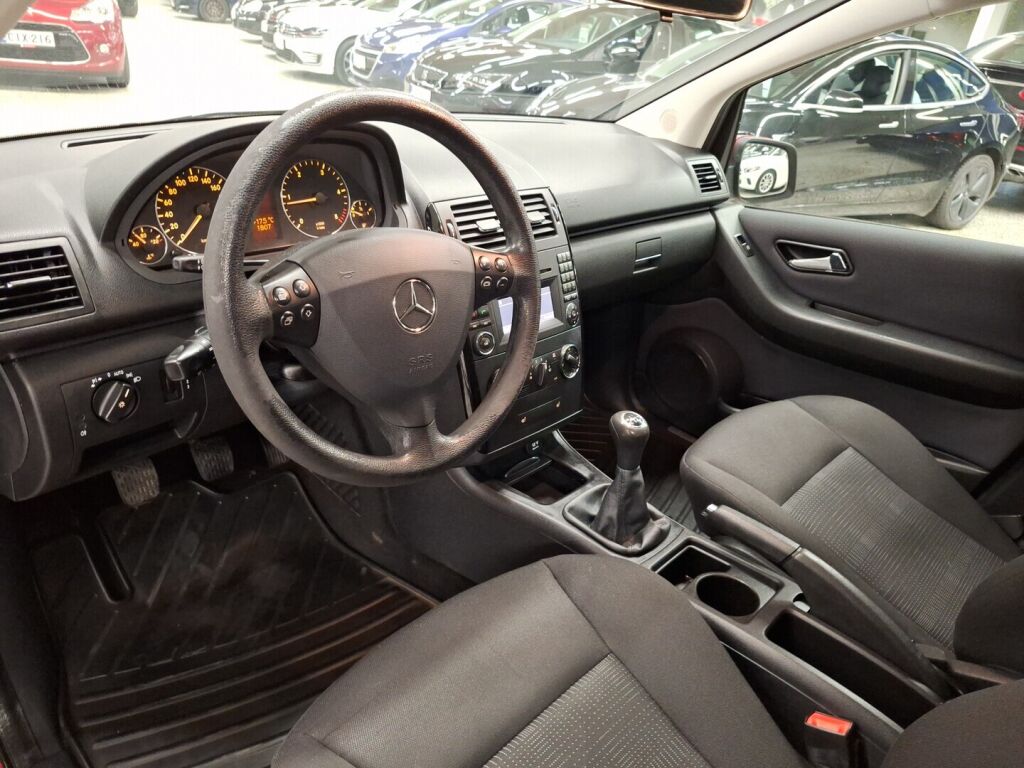 Mercedes-Benz A 2010 Punainen