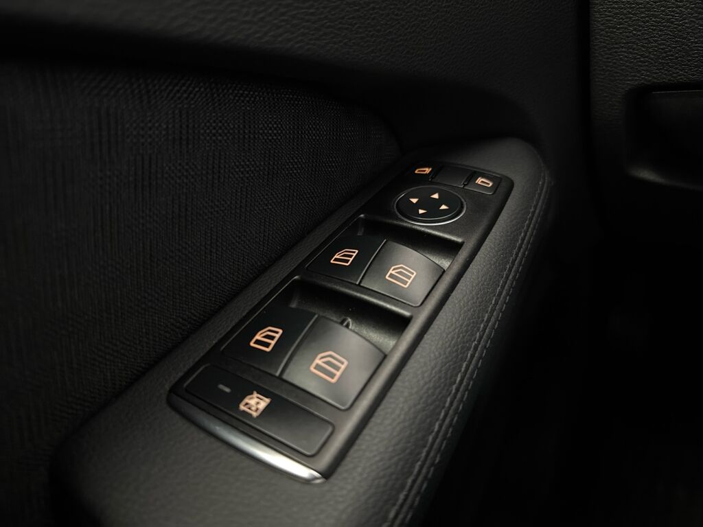 Mercedes-Benz E 2010 Harmaa