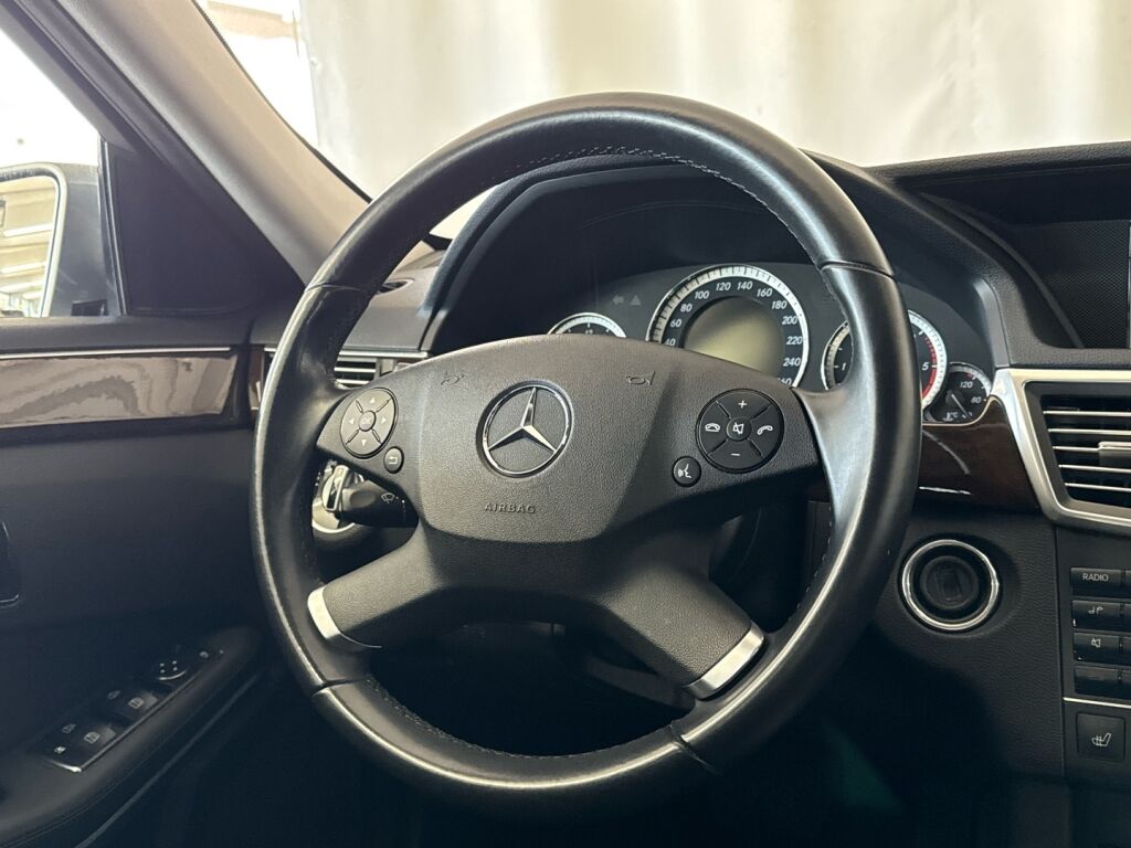 Mercedes-Benz E 2010 Harmaa
