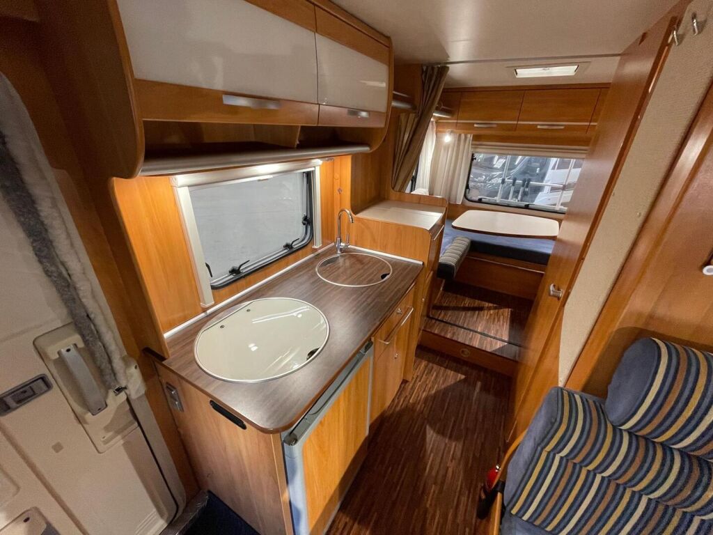 Hymer C 642 CL 2010 Sininen