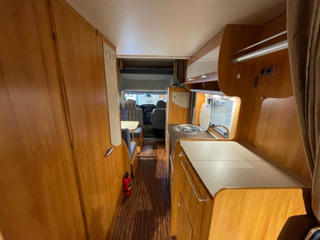 Hymer C 642 CL 2010 Sininen