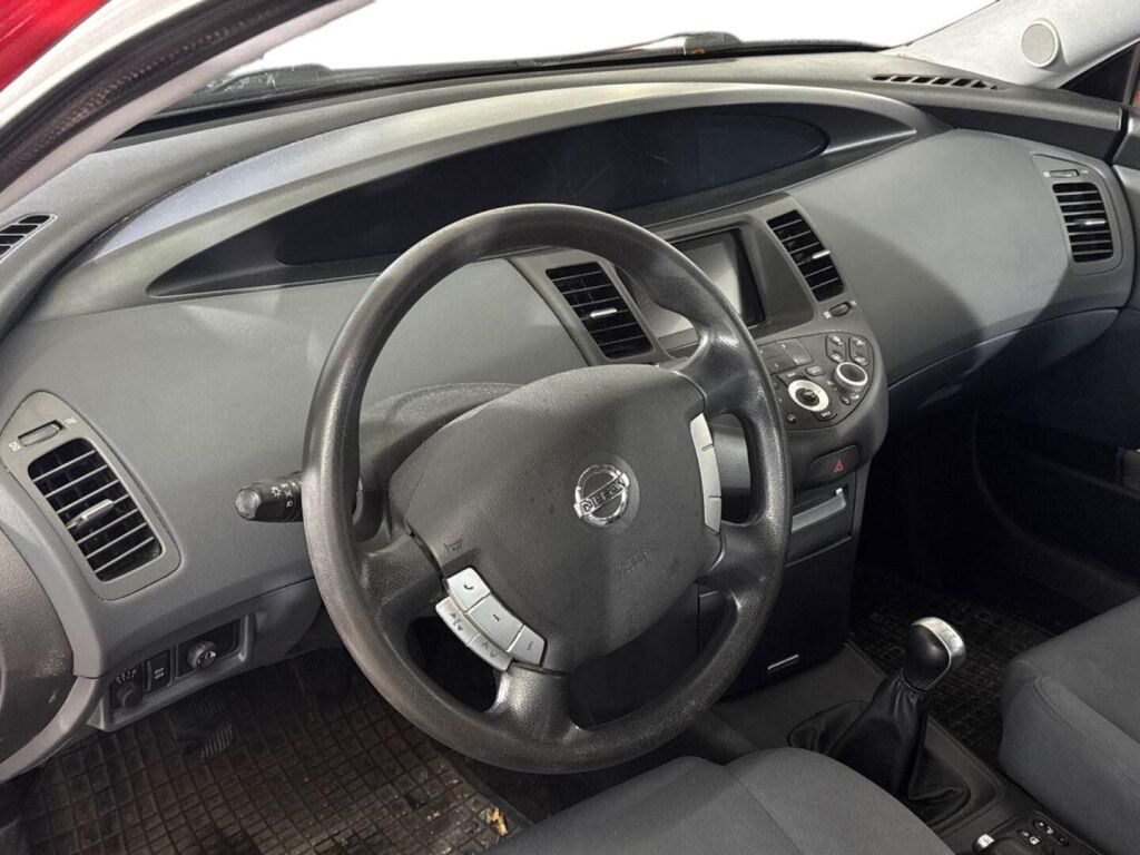 Nissan Primera 2006 Punainen
