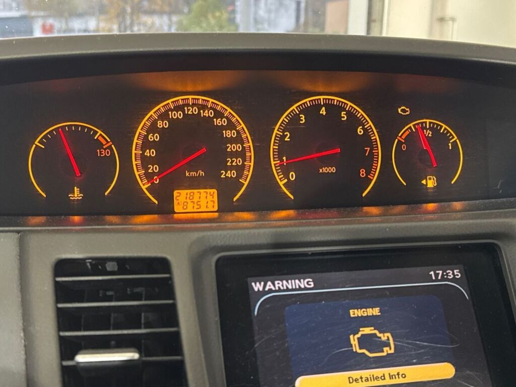 Nissan Primera 2006 Punainen
