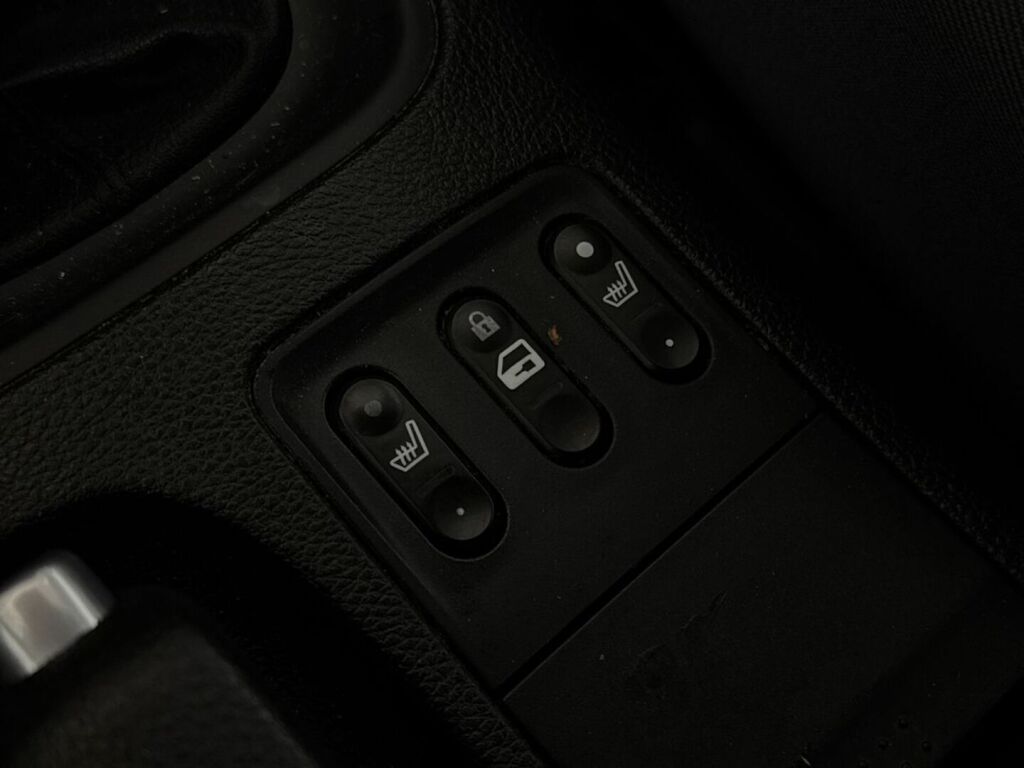 Nissan Primera 2006 Punainen