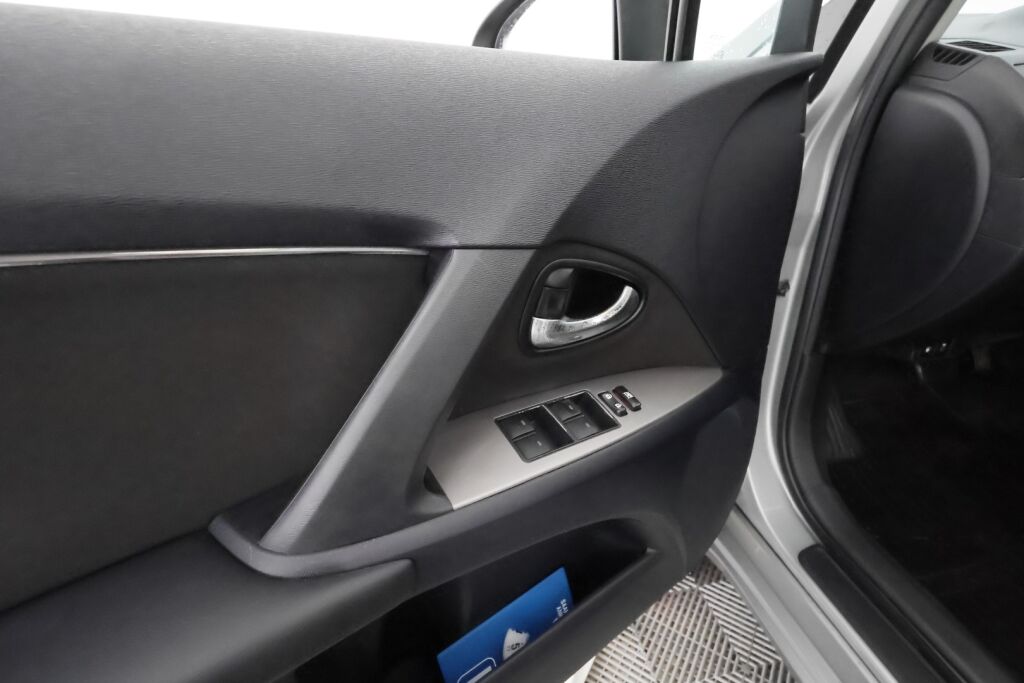 Toyota Avensis 2010 Harmaa