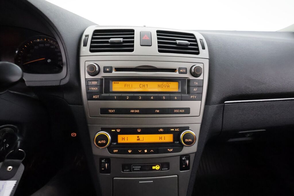 Toyota Avensis 2010 Harmaa