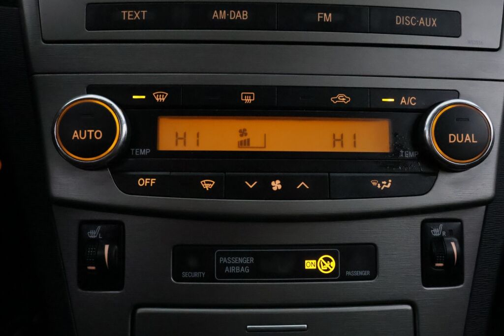 Toyota Avensis 2010 Harmaa