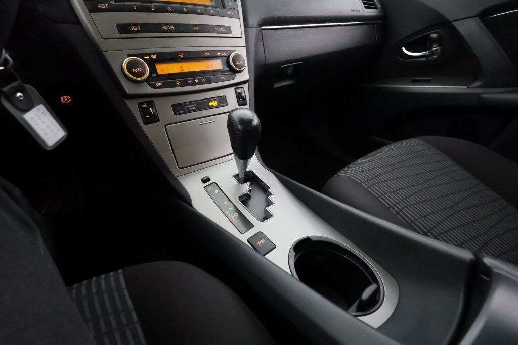 Toyota Avensis 2010 Harmaa
