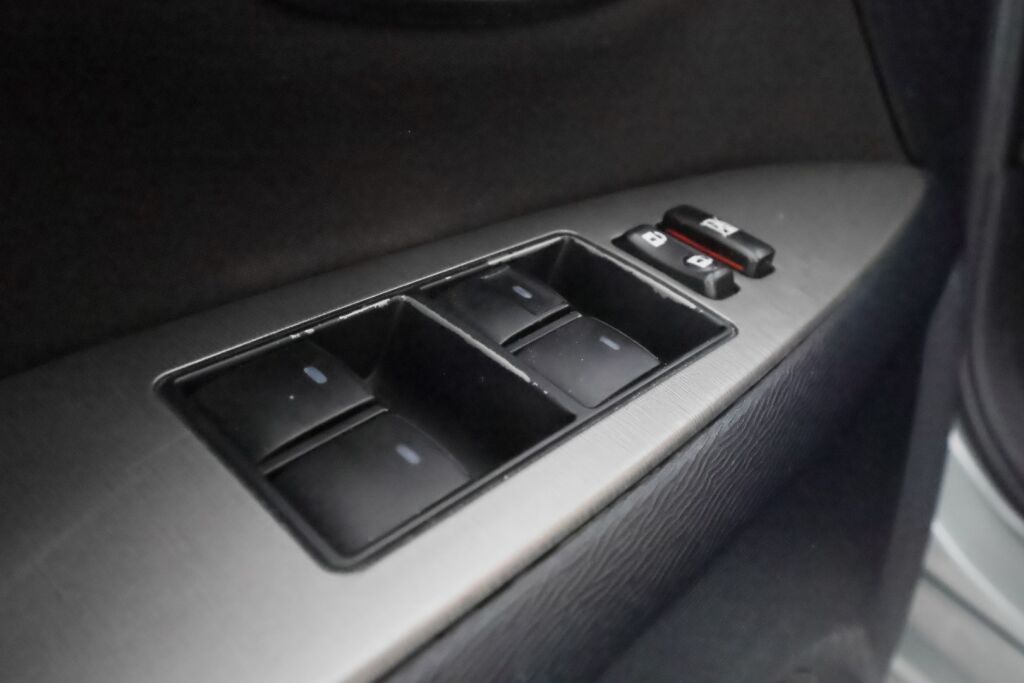 Toyota Avensis 2010 Harmaa