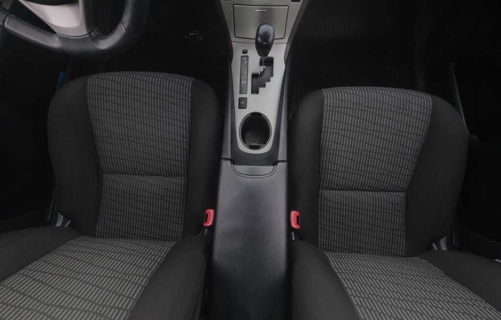 Toyota Avensis 2010 Harmaa