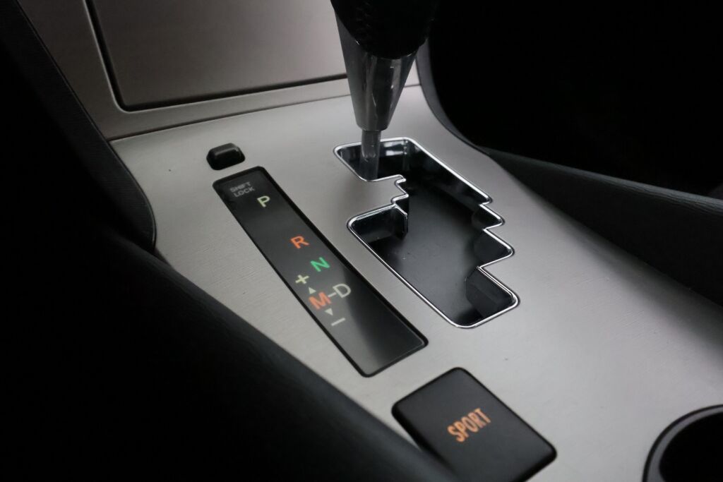 Toyota Avensis 2010 Harmaa