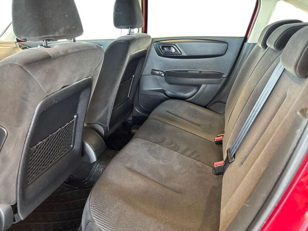Citroen C4 2010 Punainen