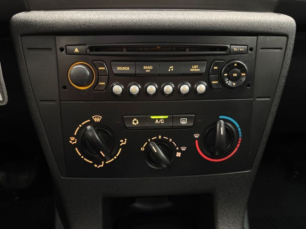 Citroen C4 2010 Punainen