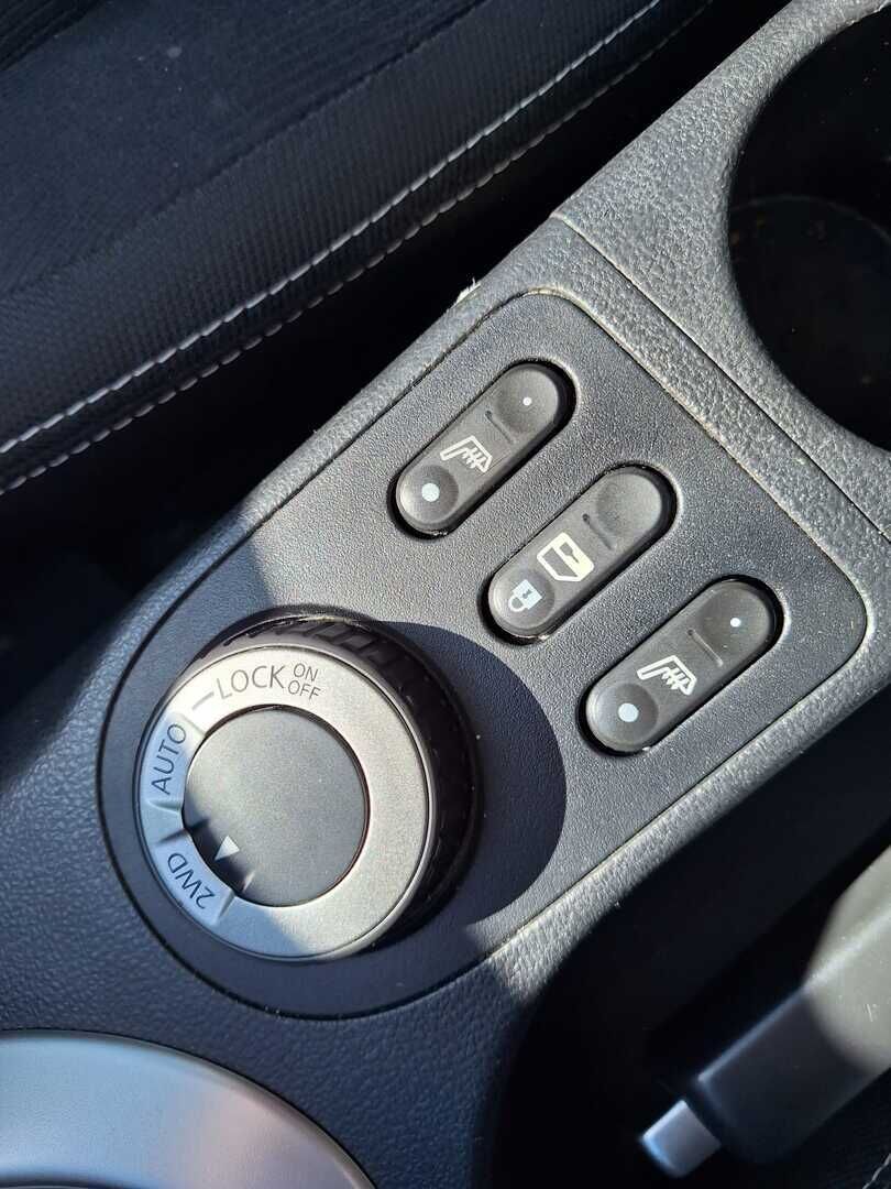 Nissan Qashqai 2011 Hopea