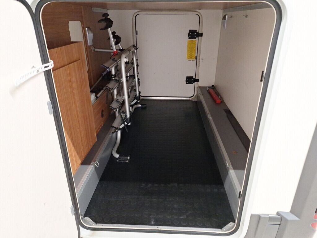 Adria MATRIX PLUS 680 SP 2011 Valkoinen