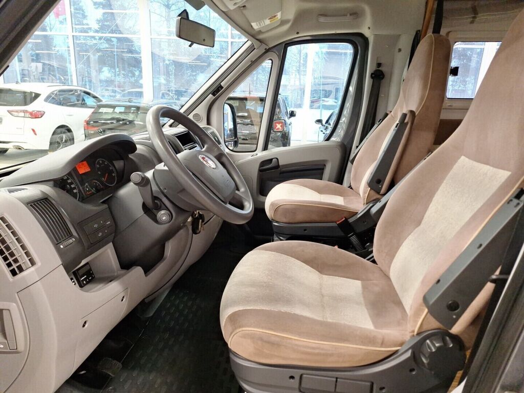 Adria MATRIX PLUS 680 SP 2011 Valkoinen