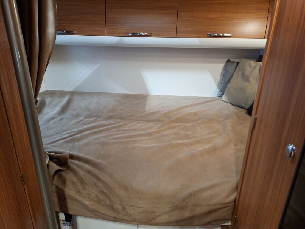 Adria MATRIX PLUS 680 SP 2011 Valkoinen