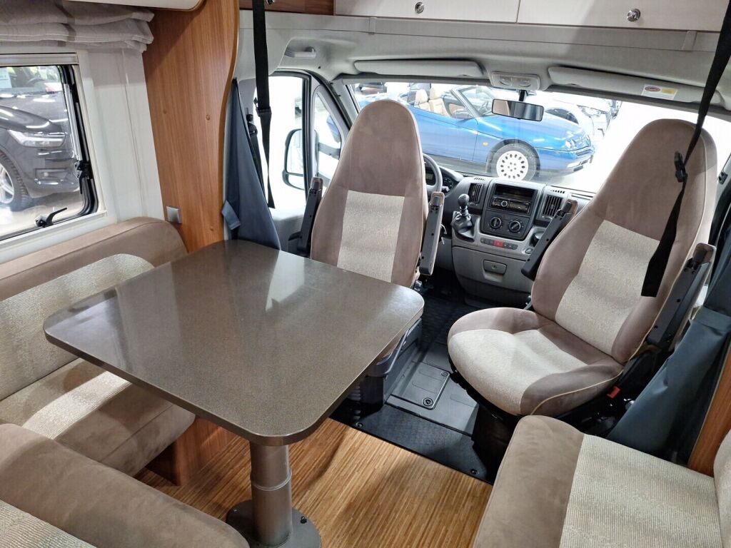 Adria MATRIX PLUS 680 SP 2011 Valkoinen