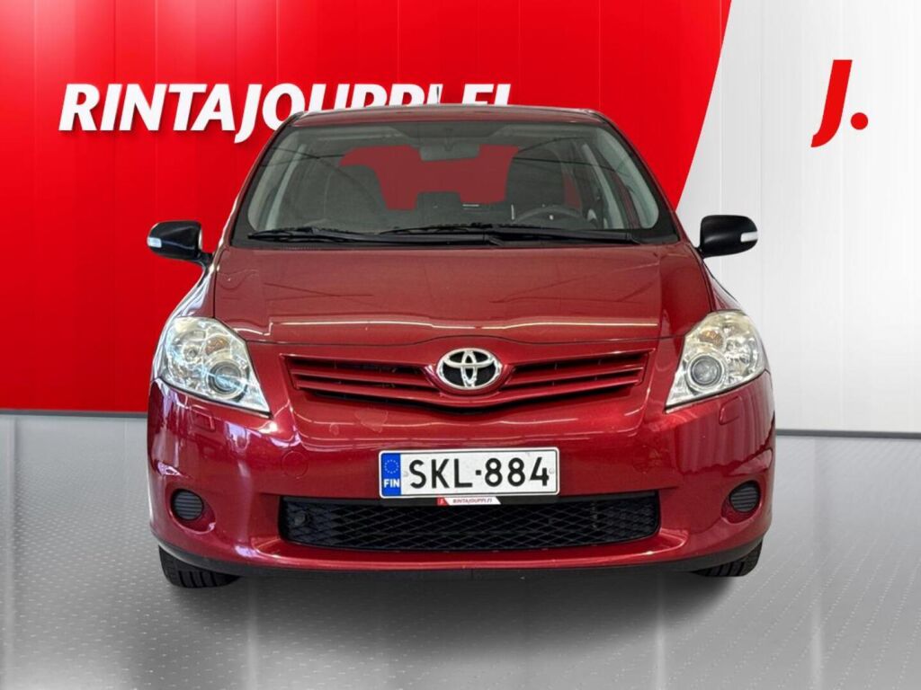 Toyota Auris 2010 Punainen