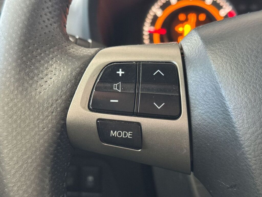 Toyota Auris 2010 Punainen