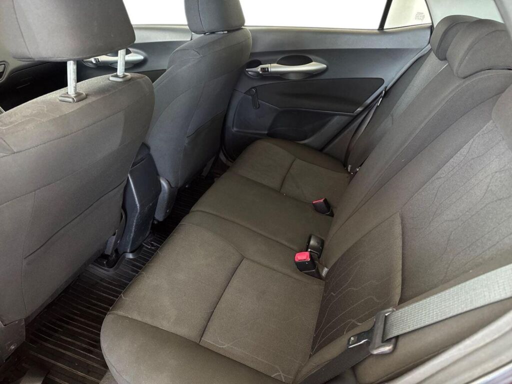Toyota Auris 2010 Punainen