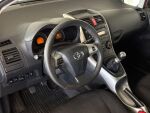 Toyota Auris 2010 Punainen