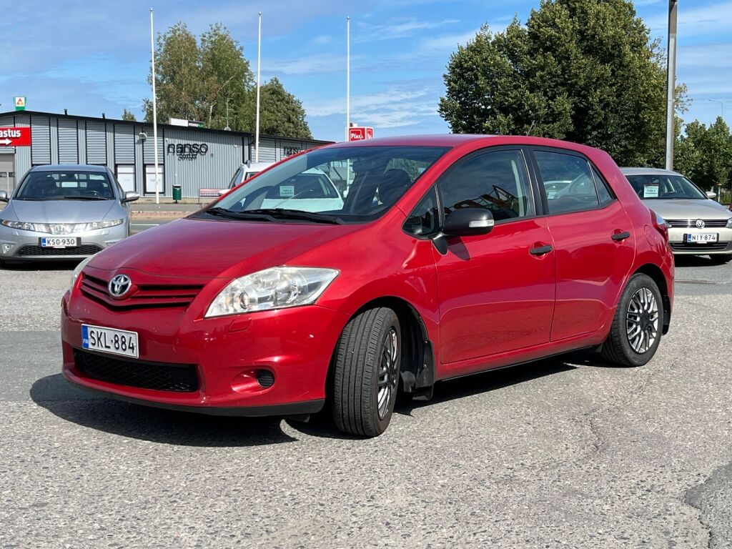 Toyota Auris 2010 Punainen