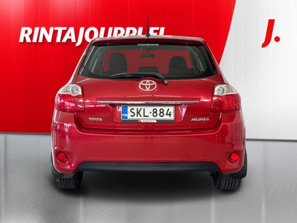 Toyota Auris 2010 Punainen