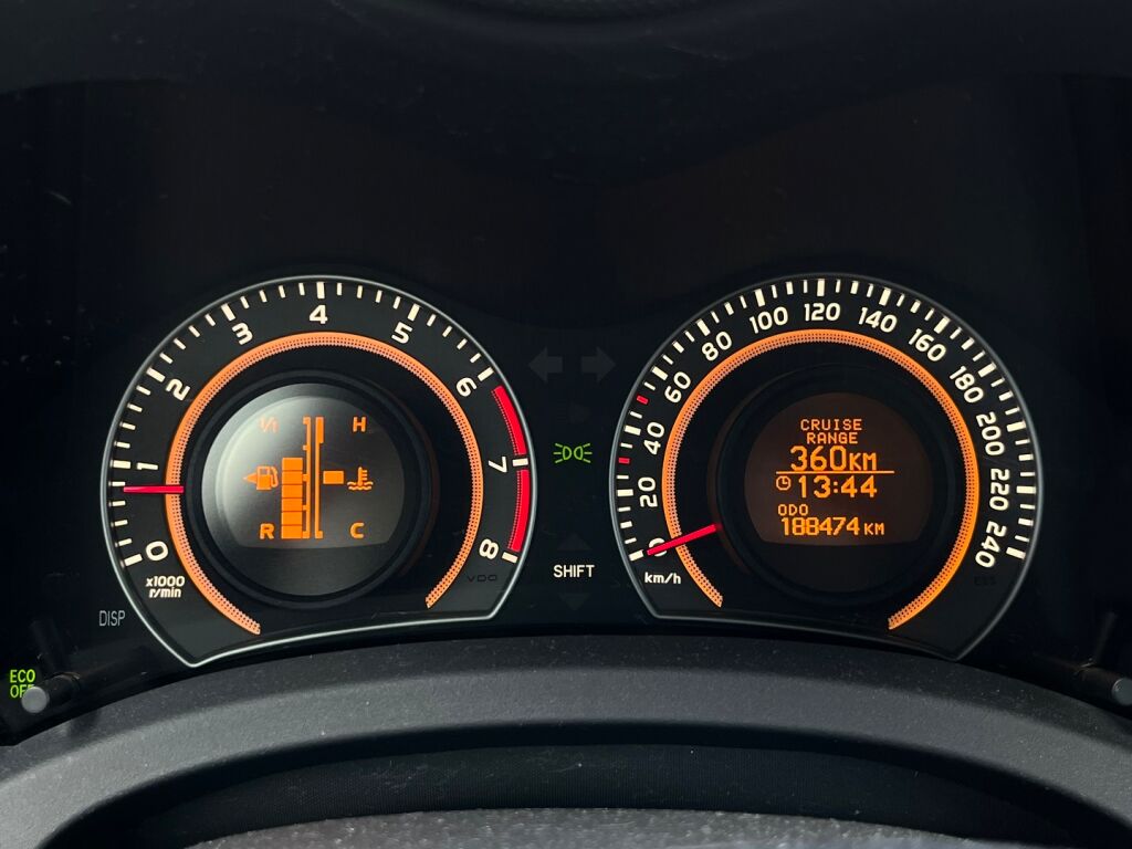 Toyota Auris 2010 Punainen