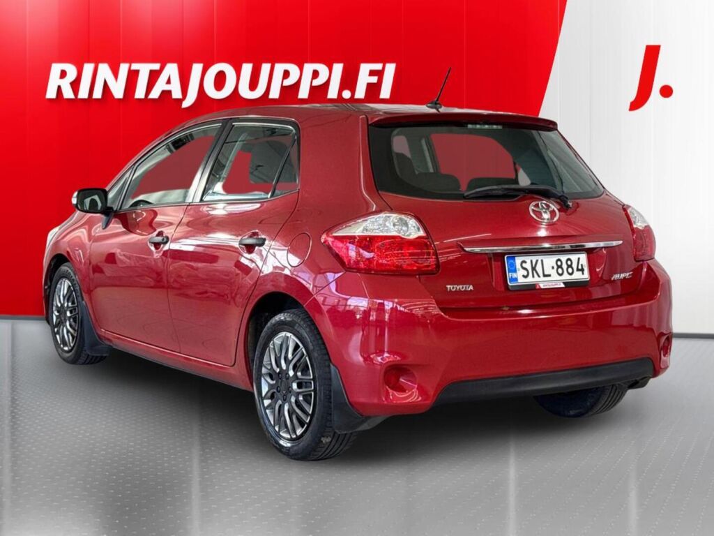 Toyota Auris 2010 Punainen