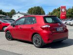 Toyota Auris 2010 Punainen