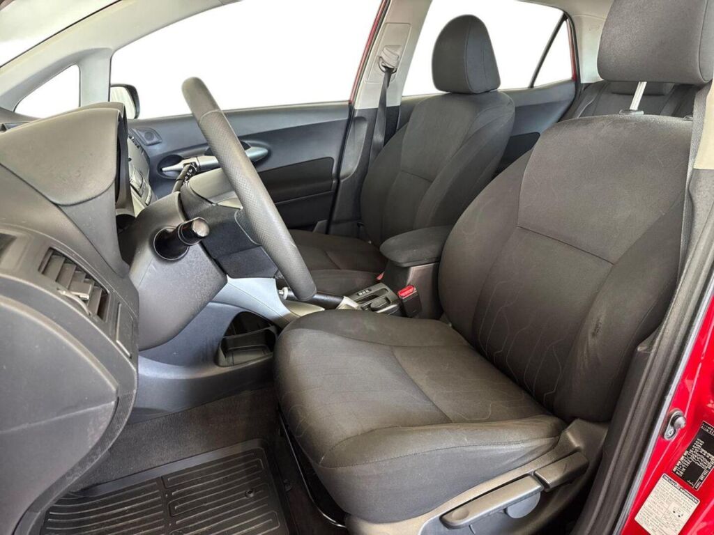 Toyota Auris 2010 Punainen