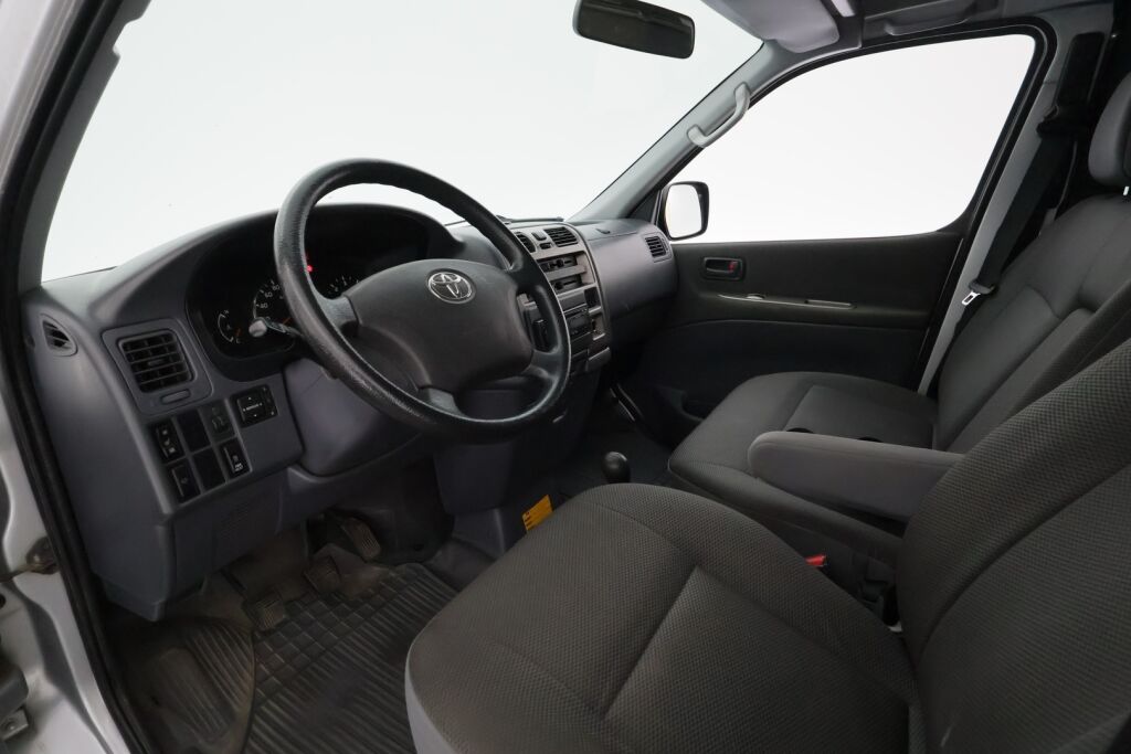 Toyota Hiace 2010 Hopea