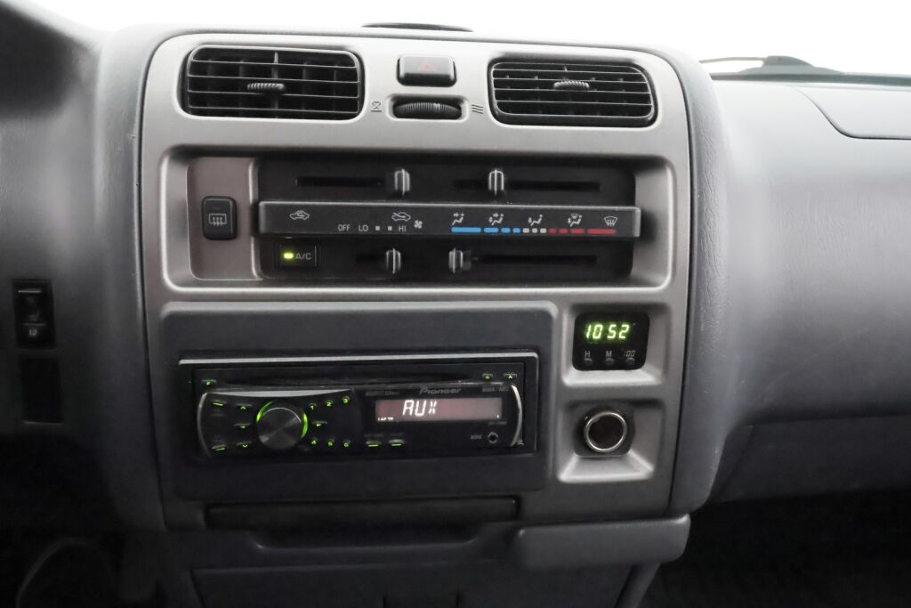 Toyota Hiace 2010 Hopea