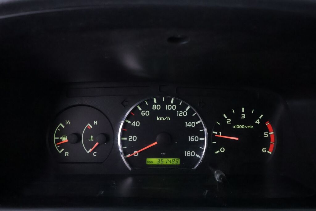 Toyota Hiace 2010 Hopea