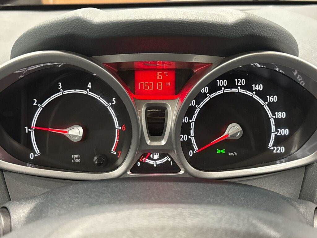 Ford Fiesta 2011 Harmaa