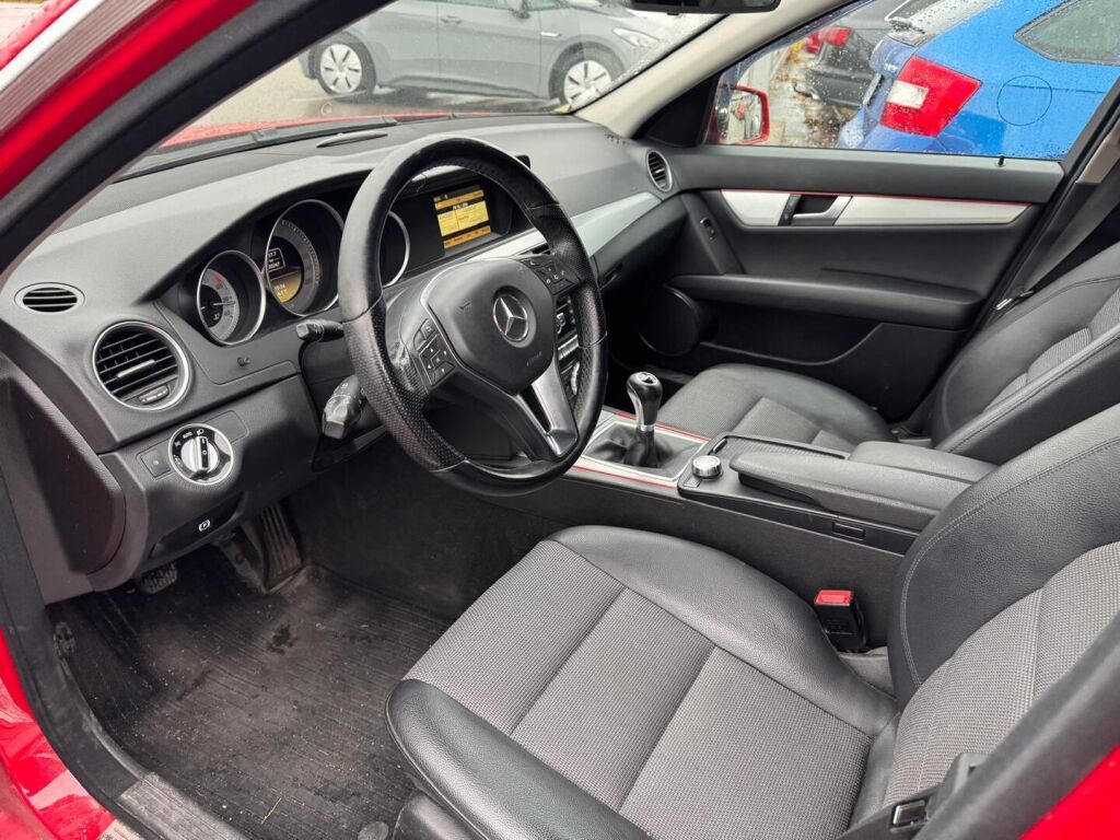 Mercedes-Benz C 2012 Punainen