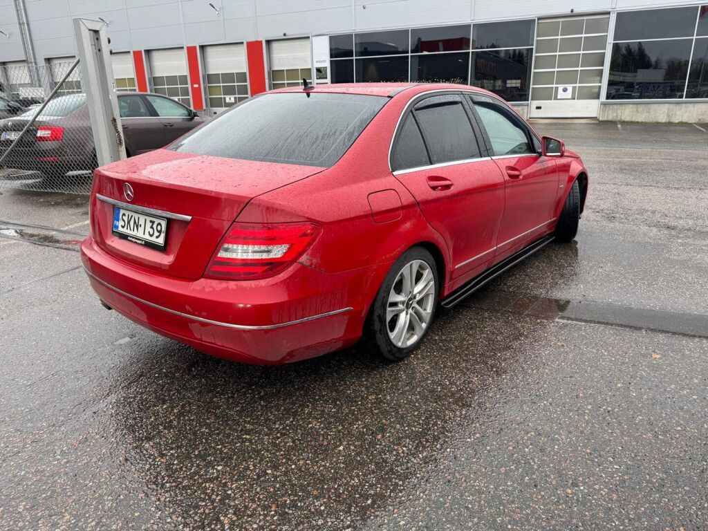 Mercedes-Benz C 2012 Punainen