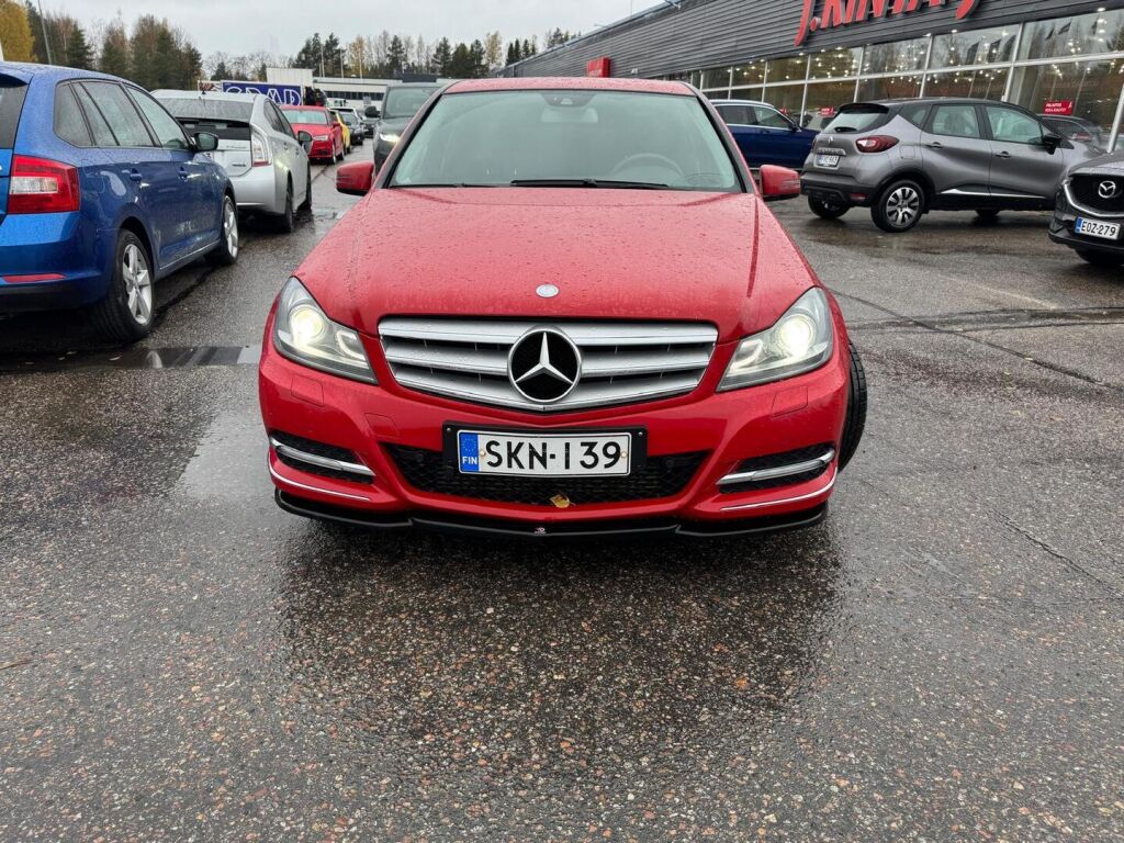 Mercedes-Benz C 2012 Punainen